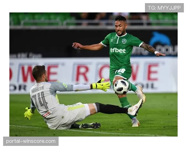 法兰克福迎来欧协联关键战,主帅表示联赛将进行适度轮换。 法兰克福迎来欧协联关键战,主帅表示联赛将进行适度轮换。